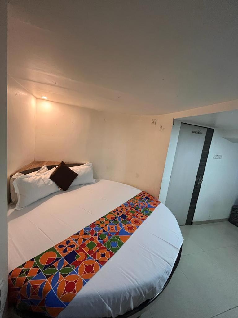 Hotel Havana Мумбаи Экстерьер фото